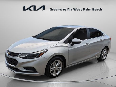 Used 2017 Chevrolet Cruze LT w/ Convenience Package image 4