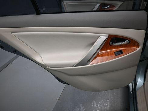 Used 2011 Toyota Camry Hybrid image 30