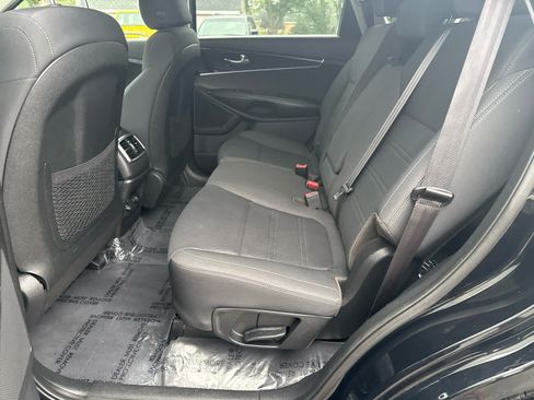 Used 2020 Kia Sorento LX FWD image 13