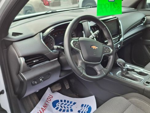 Used 2023 Chevrolet Traverse LT image 8