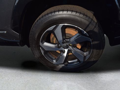 Used 2021 Toyota RAV4 SE w/ Weather & Moonroof Package AWD/4WD image 8