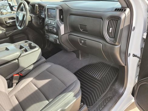 Used 2024 Chevrolet Silverado 2500 Custom w/ Custom Value Package image 11