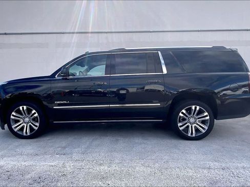 Used 2018 GMC Yukon XL Denali w/ Denali Ultimate Package AWD/4WD image 3