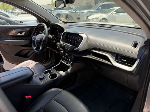Used 2024 GMC Terrain SLT AWD/4WD image 33