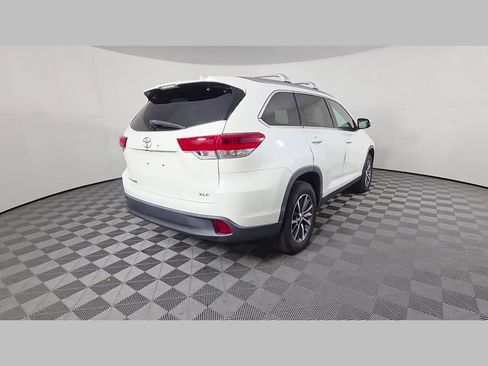 Used 2019 Toyota Highlander XLE FWD image 40