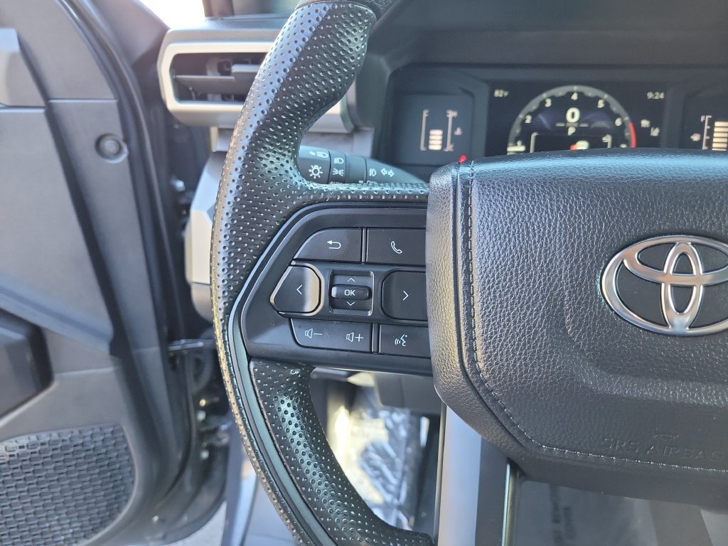 Used 2025 Toyota Tacoma SR5 AWD/4WD image 27
