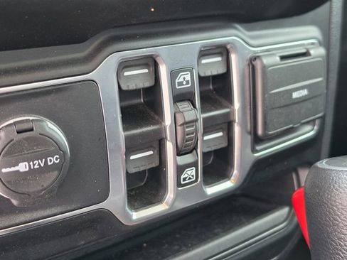 Used 2023 Jeep Gladiator Overland w/ LED Lighting Group AWD/4WD image 19