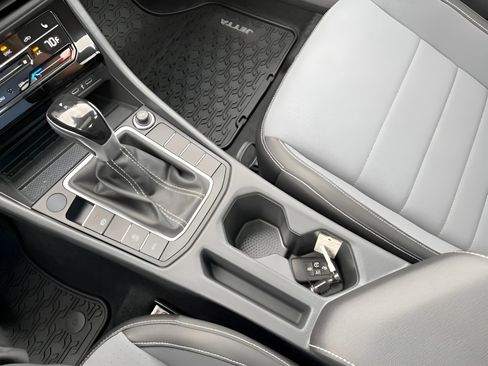 New 2025 Volkswagen Jetta SE image 17