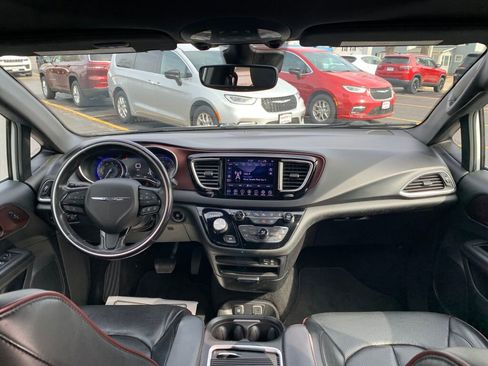 Used 2020 Chrysler Pacifica Limited image 27