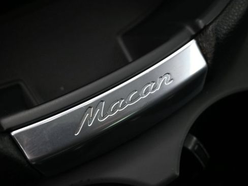 Certified 2022 Porsche Macan S AWD/4WD image 18
