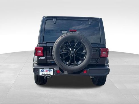 Used 2025 Jeep Wrangler Unlimited Sahara w/ Safety Group image 8