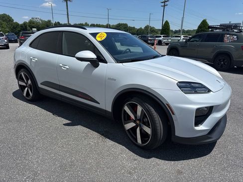 Used 2025 Porsche Macan 4S Electric AWD/4WD image 3
