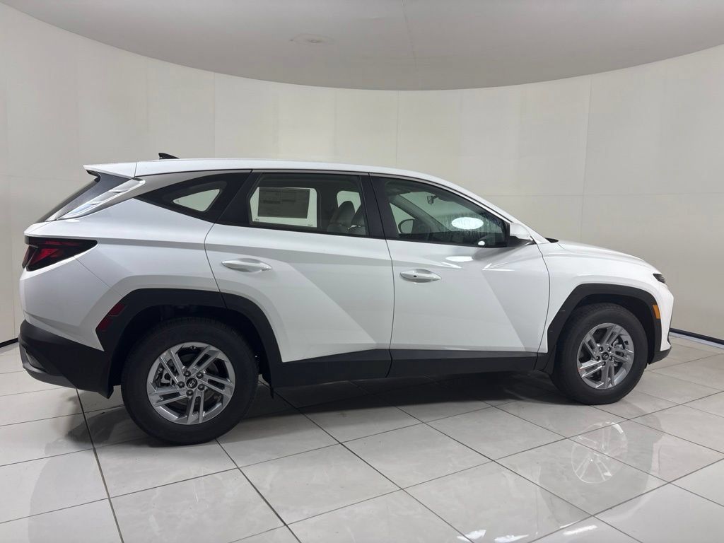 New 2026 Hyundai Tucson SE w/ Tow & Go Package FWD image 6