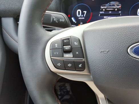 Used 2025 Ford Explorer Active RWD image 27