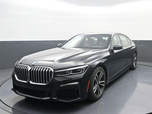 Used 2022 BMW 740i xDrive w/ M Sport Package image 1