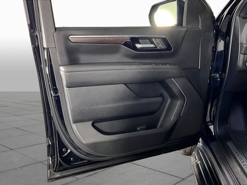Used 2026 Chevrolet Suburban LT RWD image 21