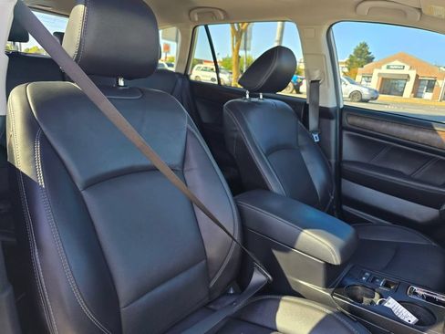 Used 2018 Subaru Outback 2.5i Limited AWD/4WD image 11