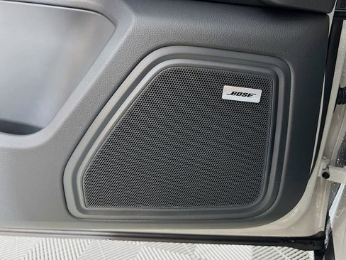 New 2026 Porsche Macan image 21