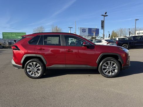 Used 2025 Toyota RAV4 XLE Premium image 10