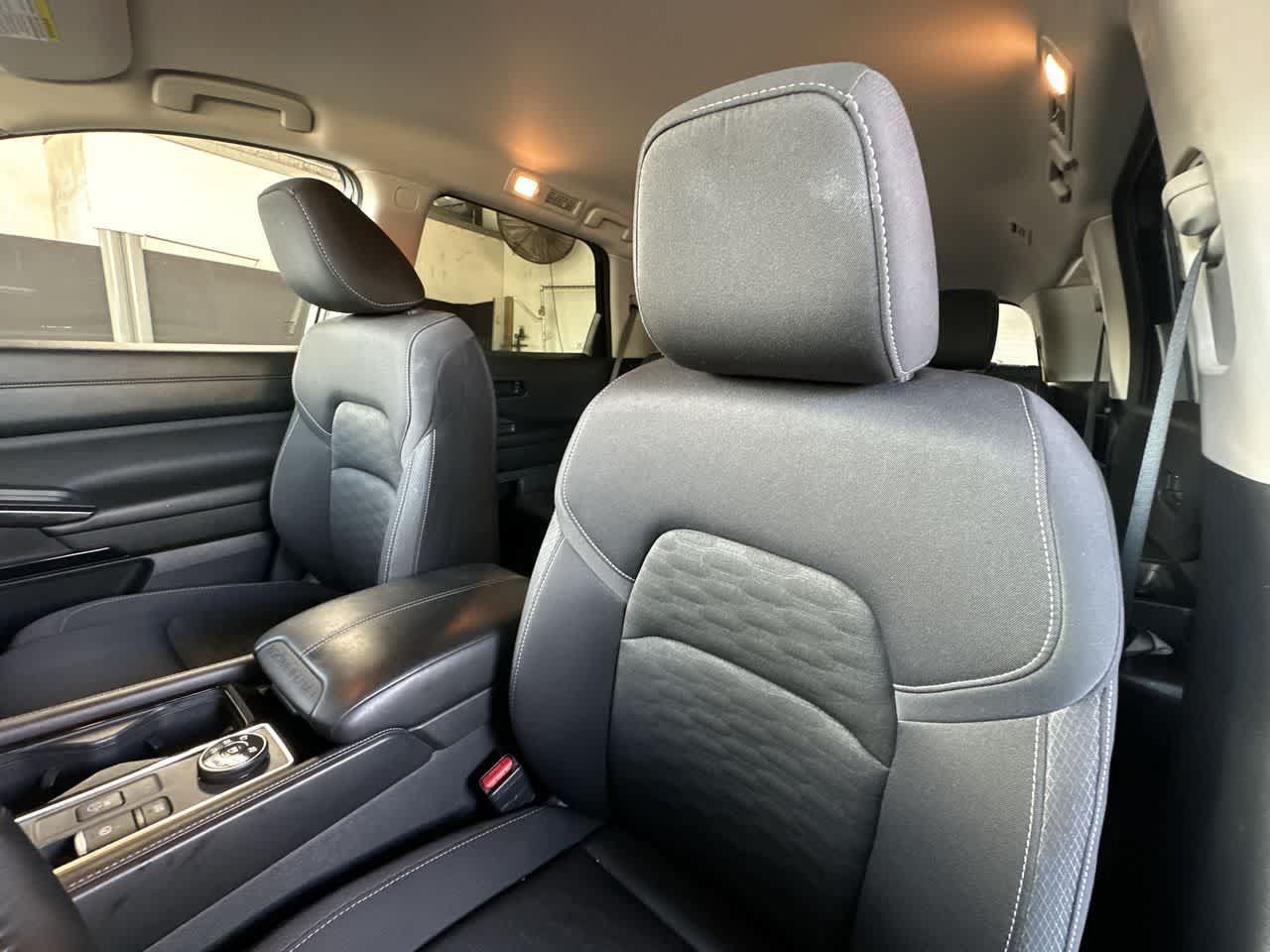 Used 2025 Nissan Pathfinder SV AWD/4WD image 14