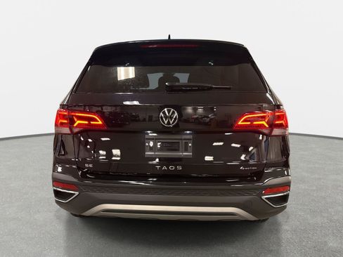 Certified 2024 Volkswagen Taos SE image 6