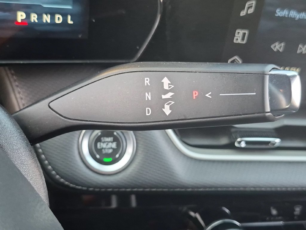 Used 2025 Chevrolet Equinox LT FWD image 17