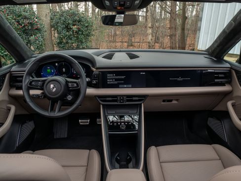 Used 2024 Porsche Macan Turbo Electric w/ Premium Package image 26