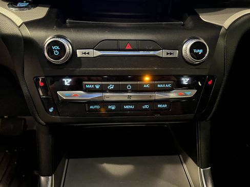 Used 2020 Ford Explorer XLT w/ Equipment Group 202A image 19