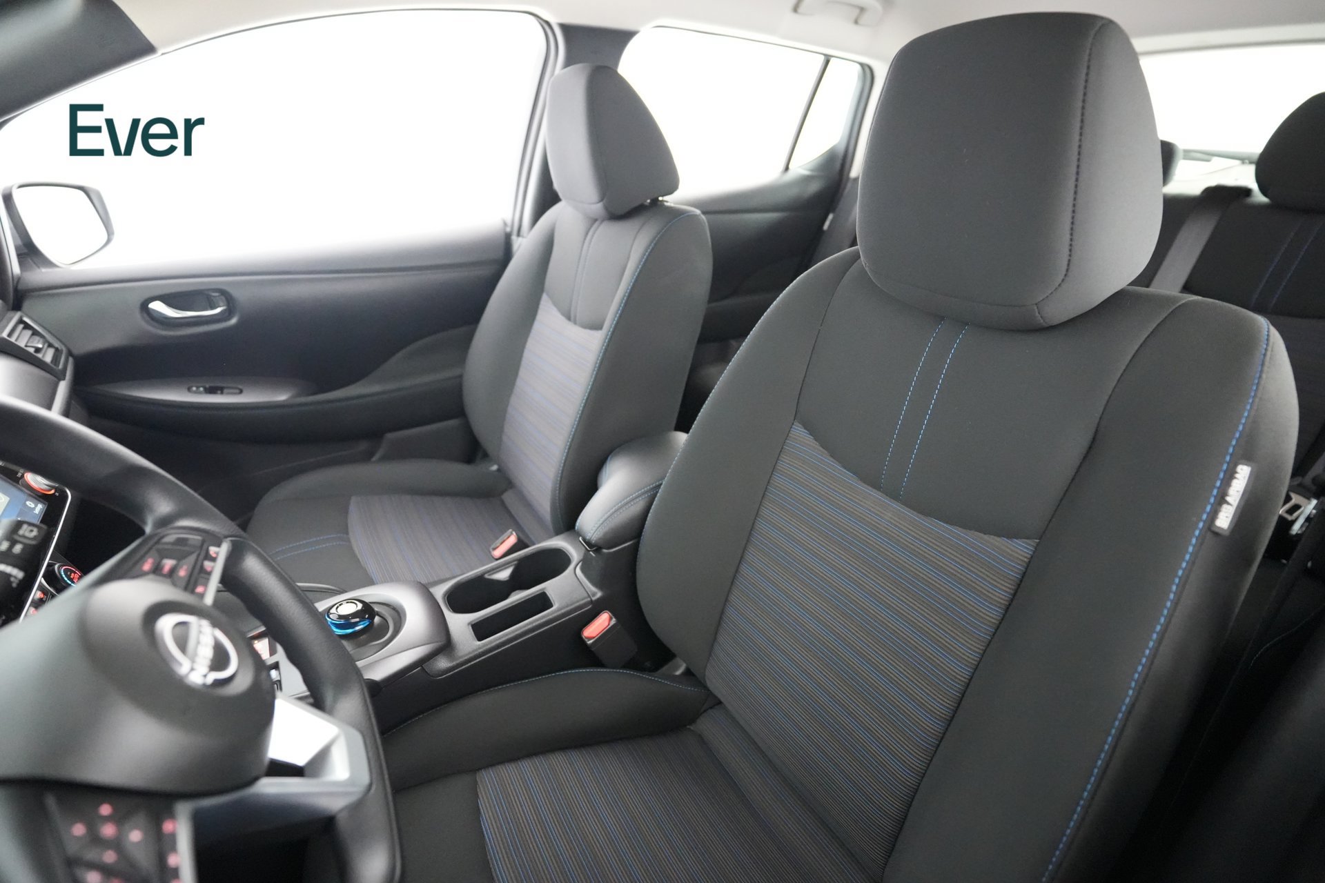 Used 2025 Nissan Leaf S FWD image 4