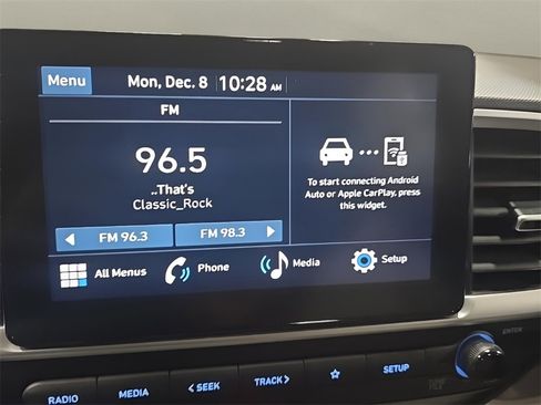 Used 2024 Hyundai Venue SEL image 24