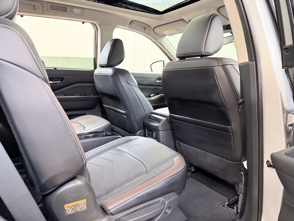 Used 2024 Nissan Pathfinder Platinum AWD/4WD image 37