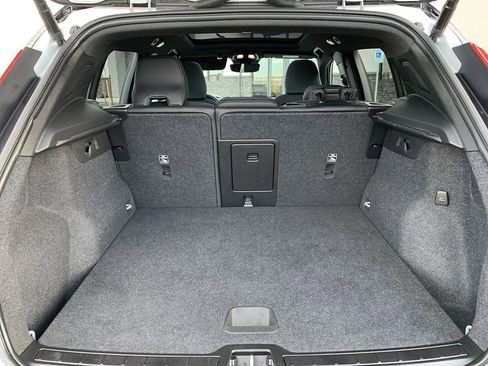 Used 2022 Volvo XC40 P8 Recharge Plus image 13