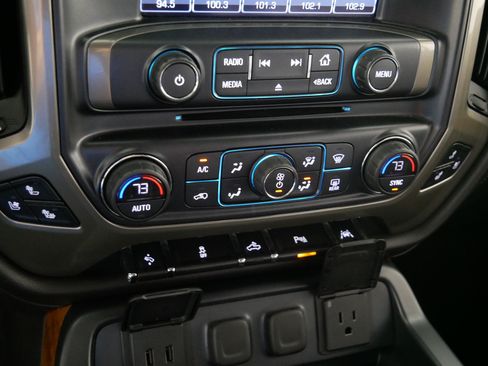 Used 2017 Chevrolet Silverado 1500 High Country AWD/4WD image 23