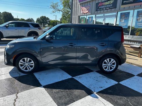 Used 2021 Kia Soul LX FWD image 2