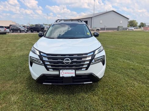 Certified 2026 Nissan Rogue Platinum w/ Platinum Premium Package AWD/4WD image 2