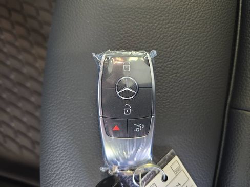 Used 2026 Mercedes-Benz GLB 250 image 37