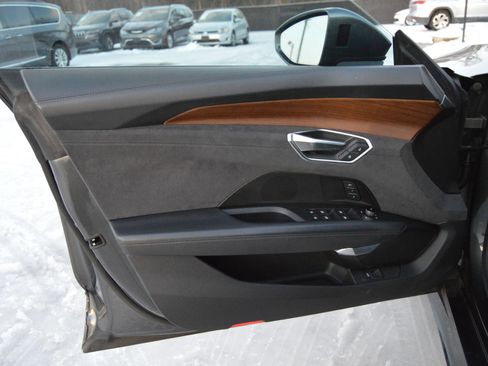 Used 2023 Audi e-tron GT Premium Plus image 23