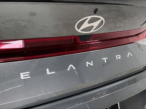 Used 2025 Hyundai Elantra Sport FWD image 38