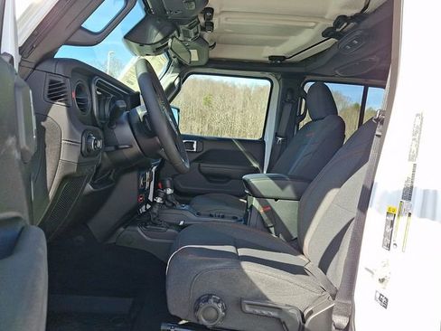 New 2026 Jeep Gladiator Rubicon w/ Safety Group AWD/4WD image 6