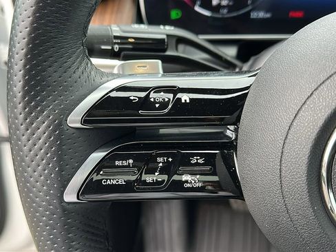 Used 2024 Mercedes-Benz GLC 300 4MATIC image 13