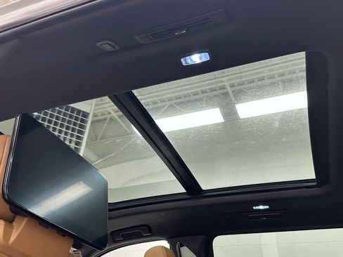 Used 2024 Cadillac Escalade ESV Sport w/ LPO, ONYX Package image 43