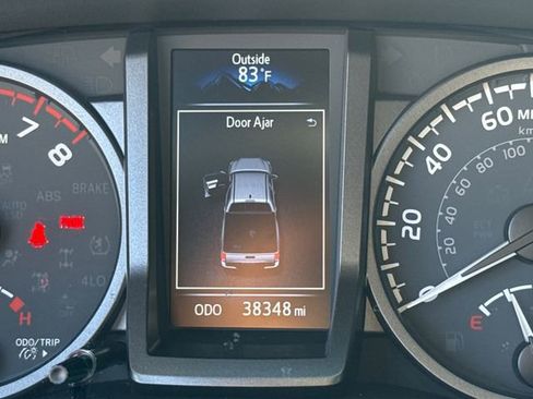 Used 2022 Toyota Tacoma TRD Off-Road AWD/4WD image 30