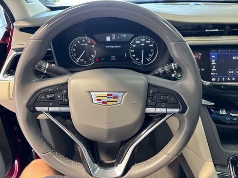 Used 2023 Cadillac XT6 Premium Luxury FWD image 8