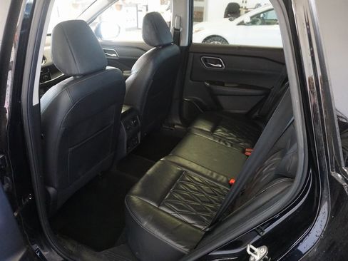 Used 2021 Nissan Rogue Platinum image 25