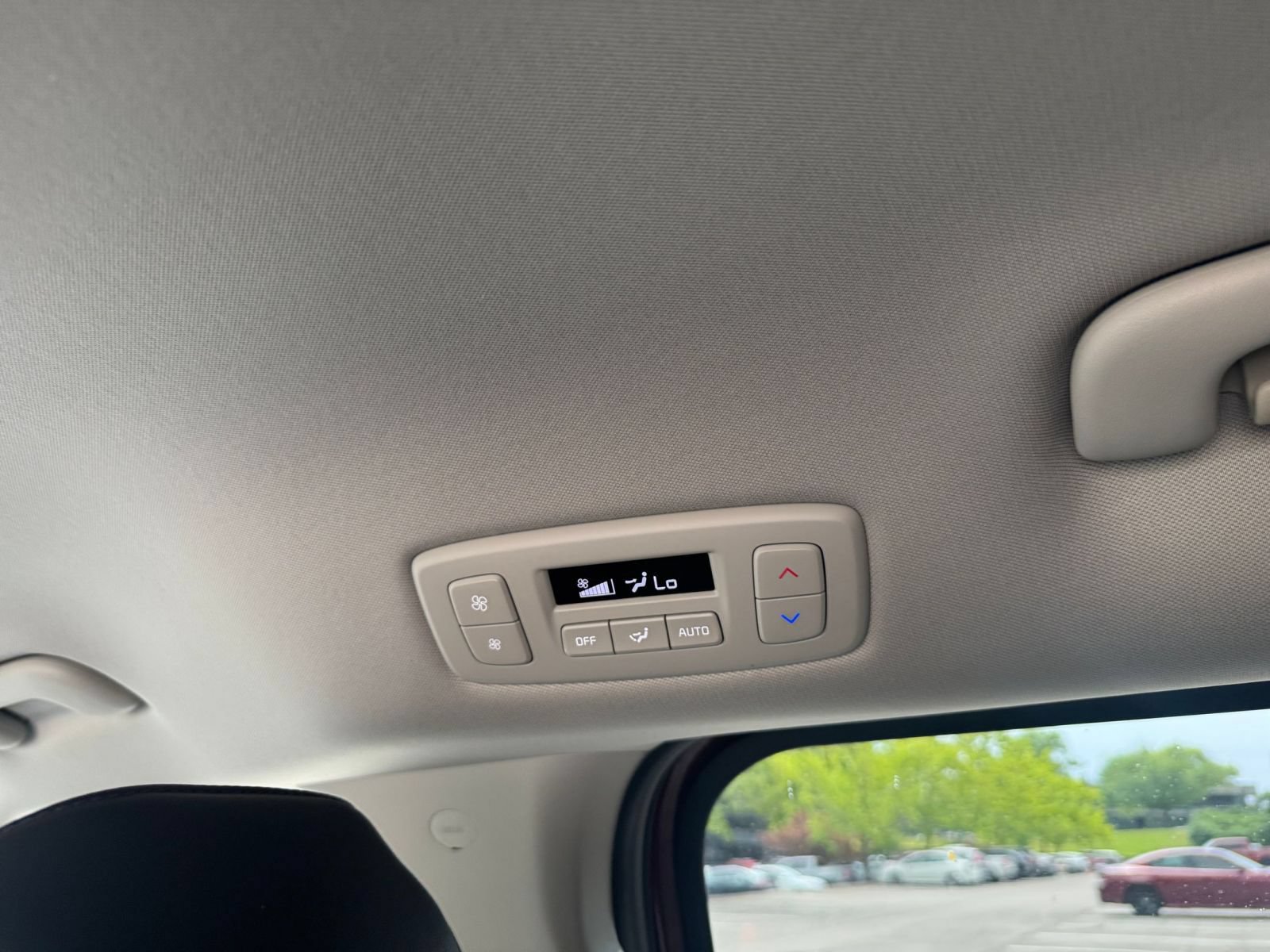 Used 2026 Kia Carnival FWD image 24