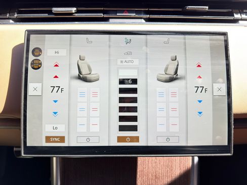 Used 2025 Land Rover Range Rover SE image 22