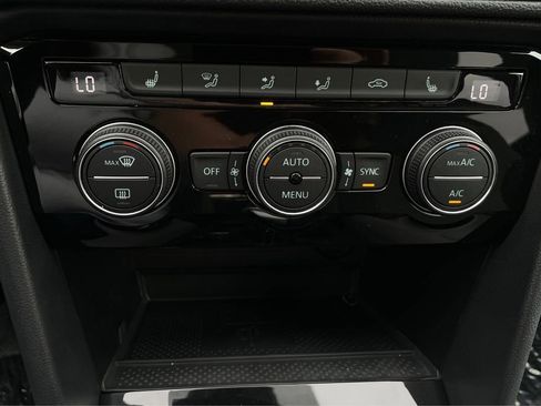 New 2024 Volkswagen Taos SE image 24