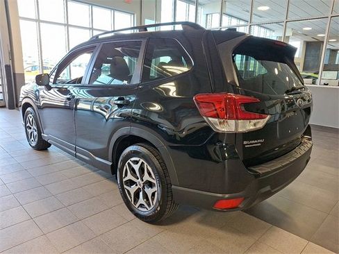 Used 2020 Subaru Forester Premium image 4