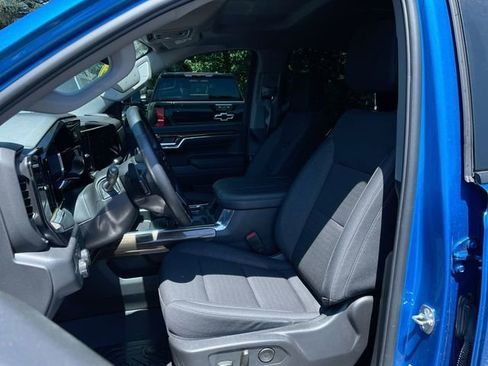 Used 2024 Chevrolet Silverado 1500 LT Trail Boss w/ Convenience Package II AWD/4WD image 19