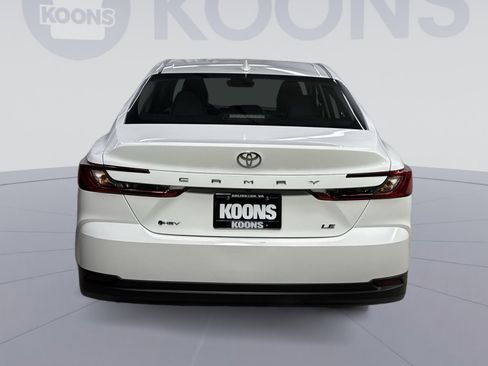 Used 2025 Toyota Camry LE image 11